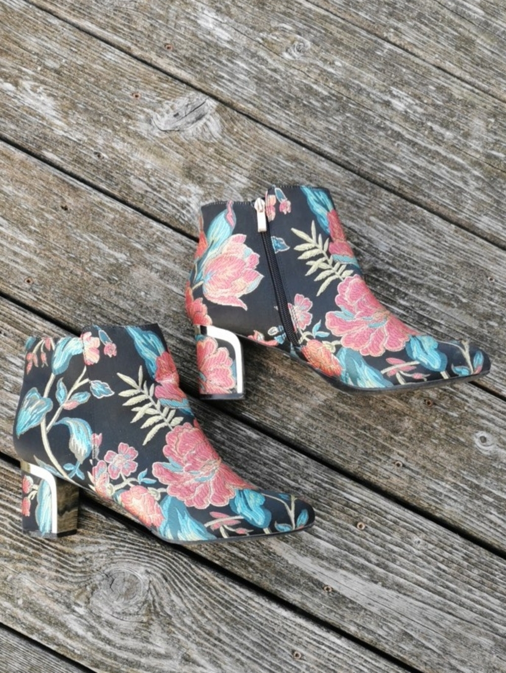 J.Renee Tunatti Floral Brocade Statement Ankle Mobwife Booties GoldHeel. Size 12